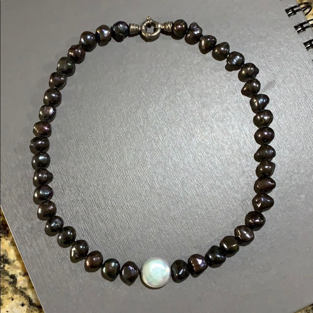 Black & White Pearl Necklace